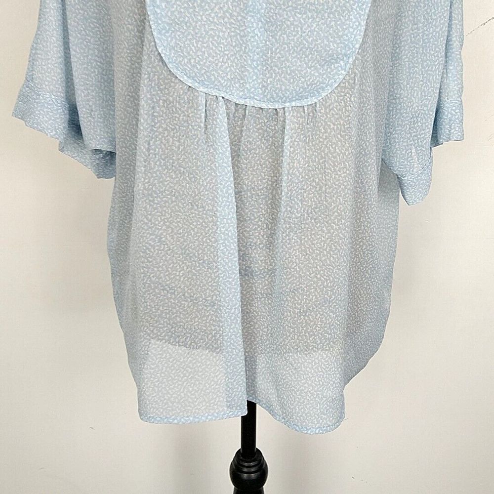 Two by Vince Camuto Womens sz M Top Blue Abstract Sheer VNeck 3/4 Sleeve Blouse - Picture 3 of 8